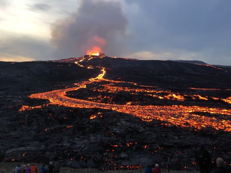 De Aarde en vulkanisme: een kennismaking met de planeet waarop we wonen
