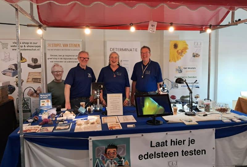 samenwerking Stapel van Stenen en Henk Rijneveld - determinatie mineralenbeurs