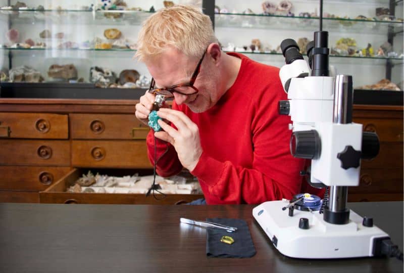 Recognizing and identifying minerals—examining them with a magnifying glass